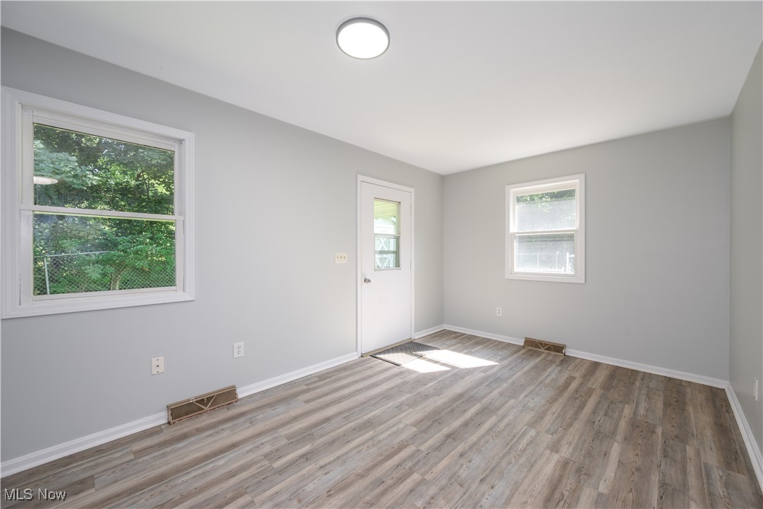 Akron, Ohio 44319, United States, 2 Bedrooms Bedrooms, ,1 BathroomBathrooms,Residential,Pending,184638