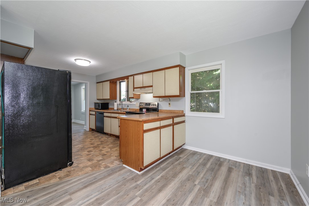 Akron, Ohio 44319, United States, 2 Bedrooms Bedrooms, ,1 BathroomBathrooms,Residential,Pending,184638