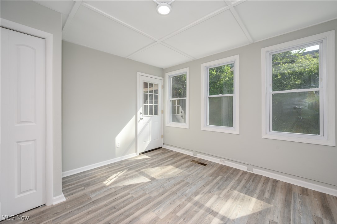 Akron, Ohio 44319, United States, 2 Bedrooms Bedrooms, ,1 BathroomBathrooms,Residential,Pending,184638