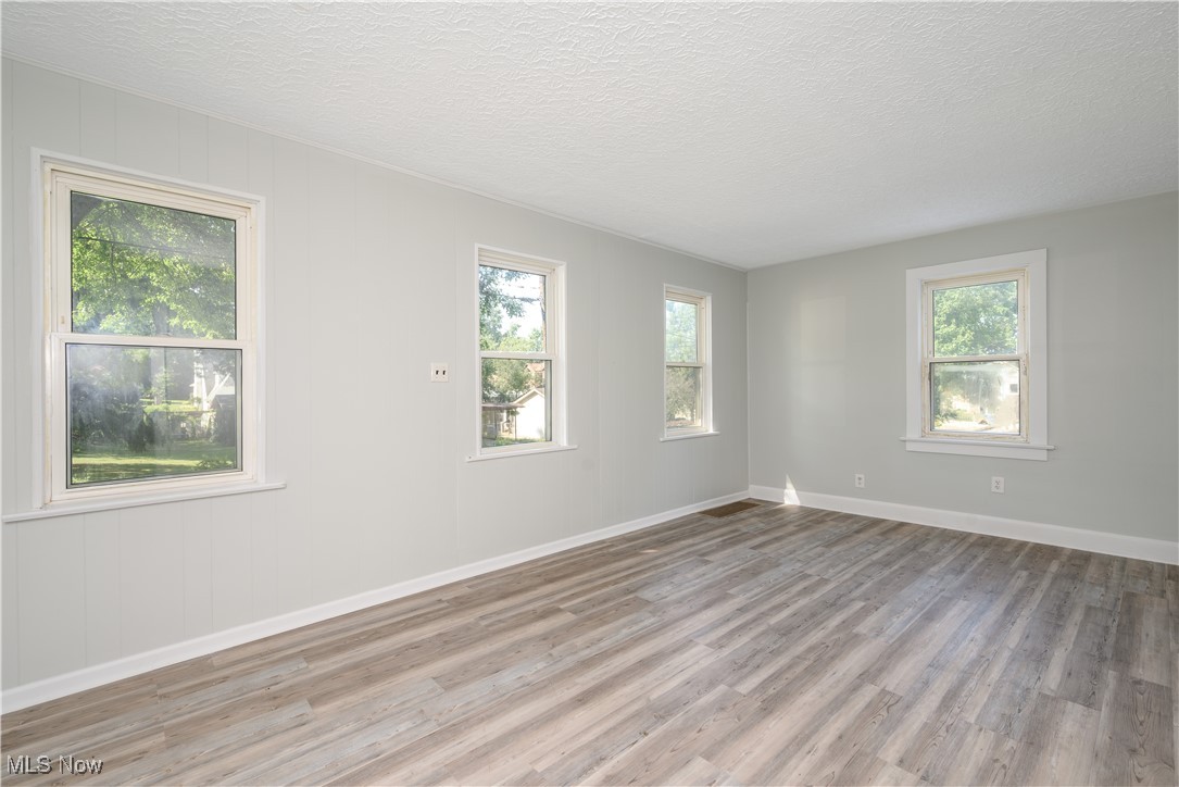 Akron, Ohio 44319, United States, 2 Bedrooms Bedrooms, ,1 BathroomBathrooms,Residential,Pending,184638