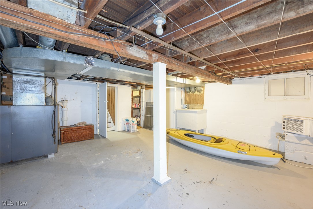 Akron, Ohio 44319, United States, 2 Bedrooms Bedrooms, ,1 BathroomBathrooms,Residential,Pending,184638