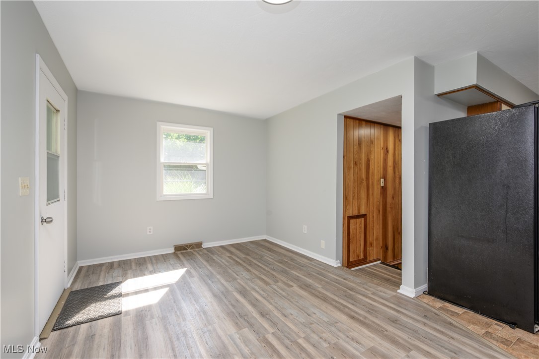 Akron, Ohio 44319, United States, 2 Bedrooms Bedrooms, ,1 BathroomBathrooms,Residential,Pending,184638