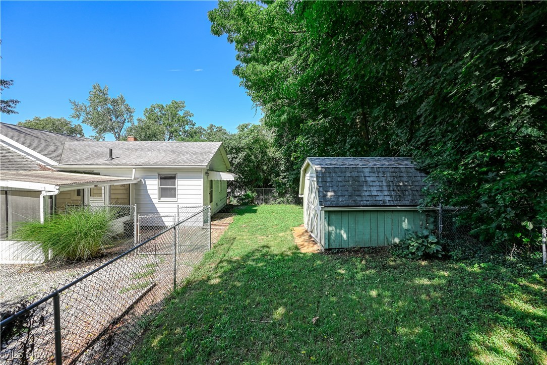 Akron, Ohio 44319, United States, 2 Bedrooms Bedrooms, ,1 BathroomBathrooms,Residential,Pending,184638