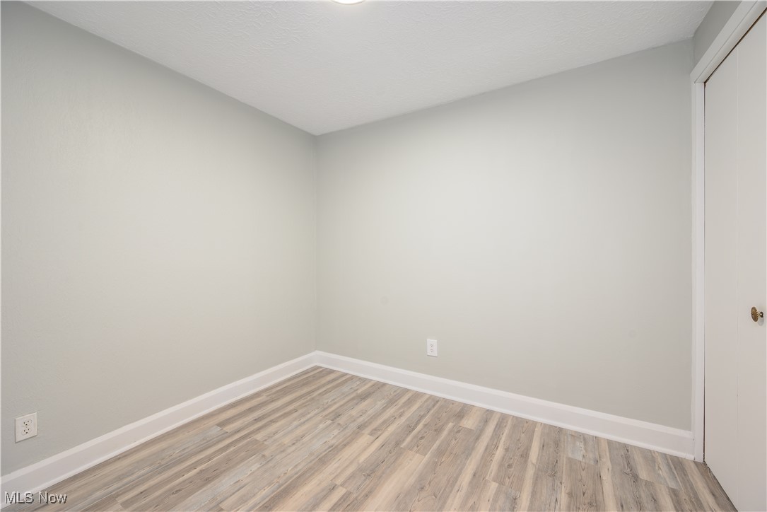 Akron, Ohio 44319, United States, 2 Bedrooms Bedrooms, ,1 BathroomBathrooms,Residential,Pending,184638