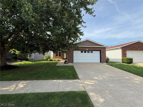 Homes For Sale - 881 Pepperwood Drive<br/> Wooster, OH 44691