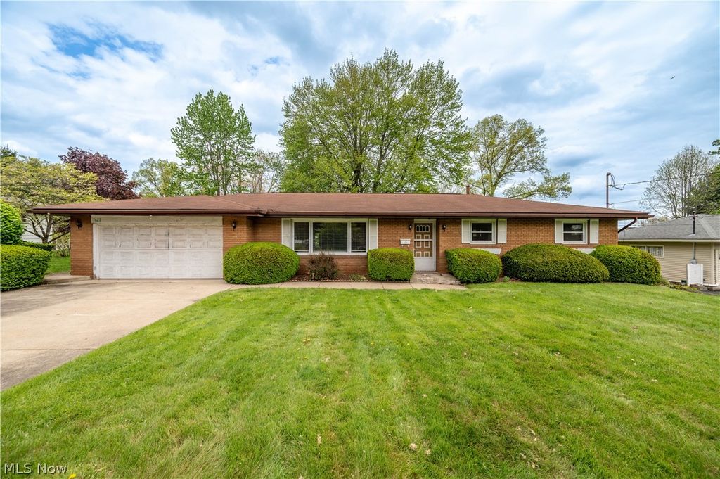 Photo of 7627 Catherine Street, Masury, OH 44438 (MLS # 5206090)
