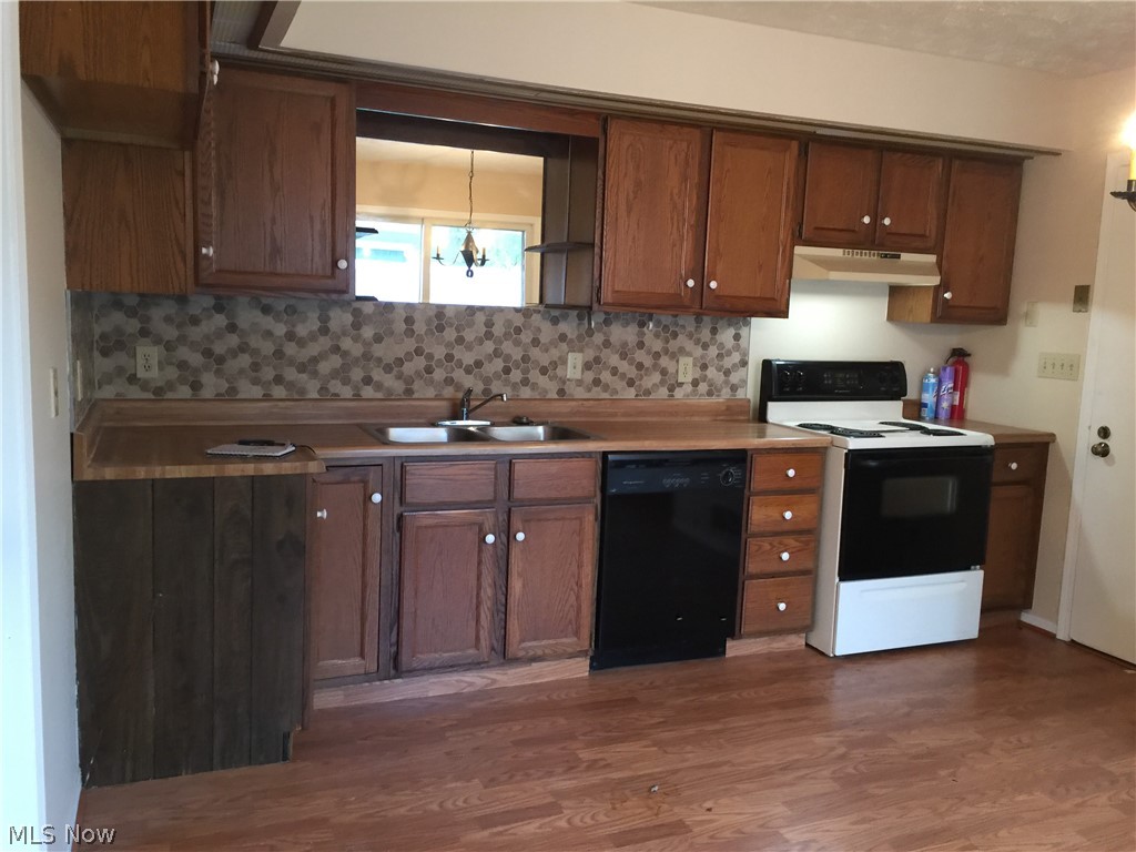 Colonial Courts Condo - Residential