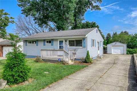 Homes For Sale - 371 Washington Avenue<br/> Summit County, Barberton, OH 44203