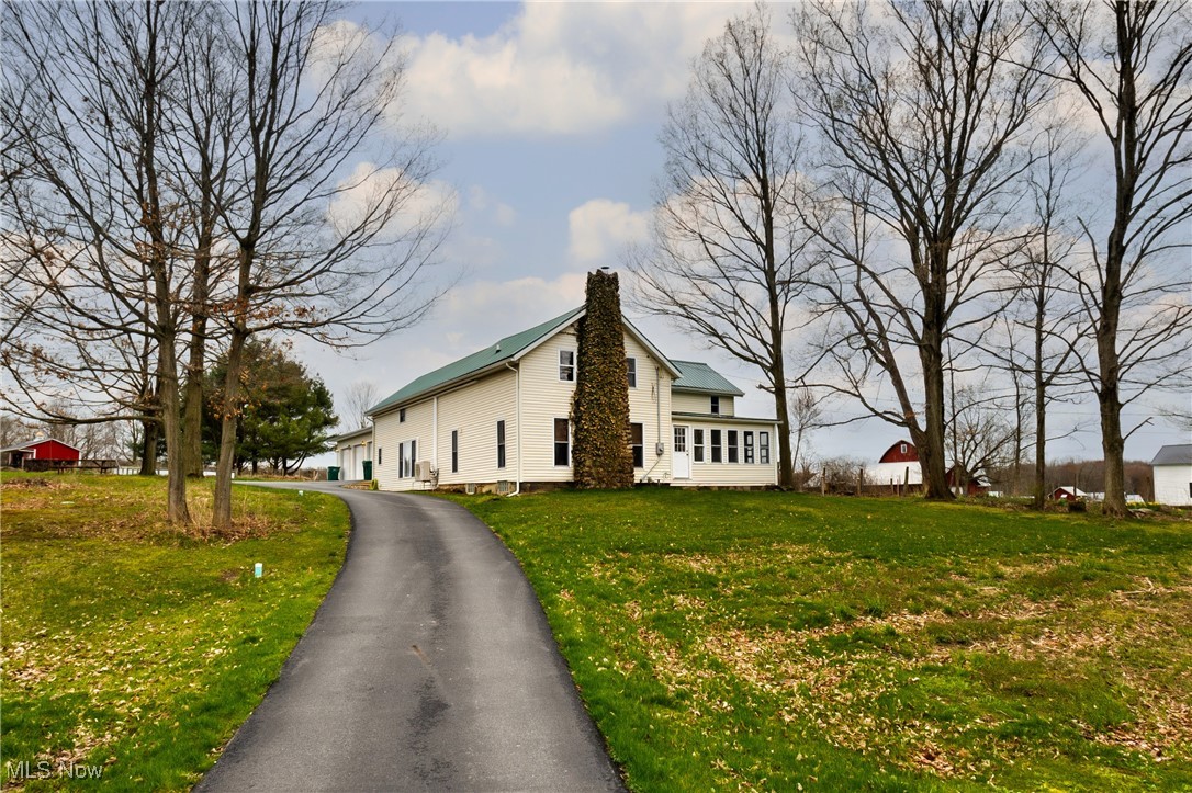 15701 Claridon Troy Road, Burton, Ohio image 1