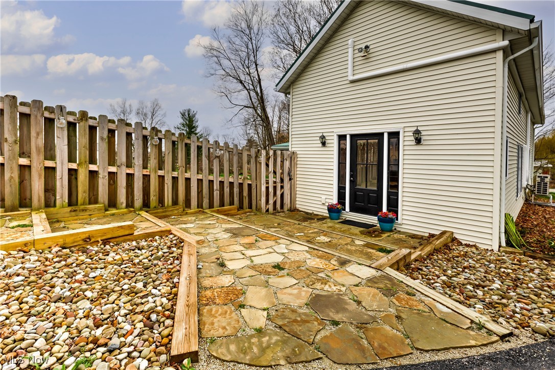 15701 Claridon Troy Road, Burton, Ohio image 3