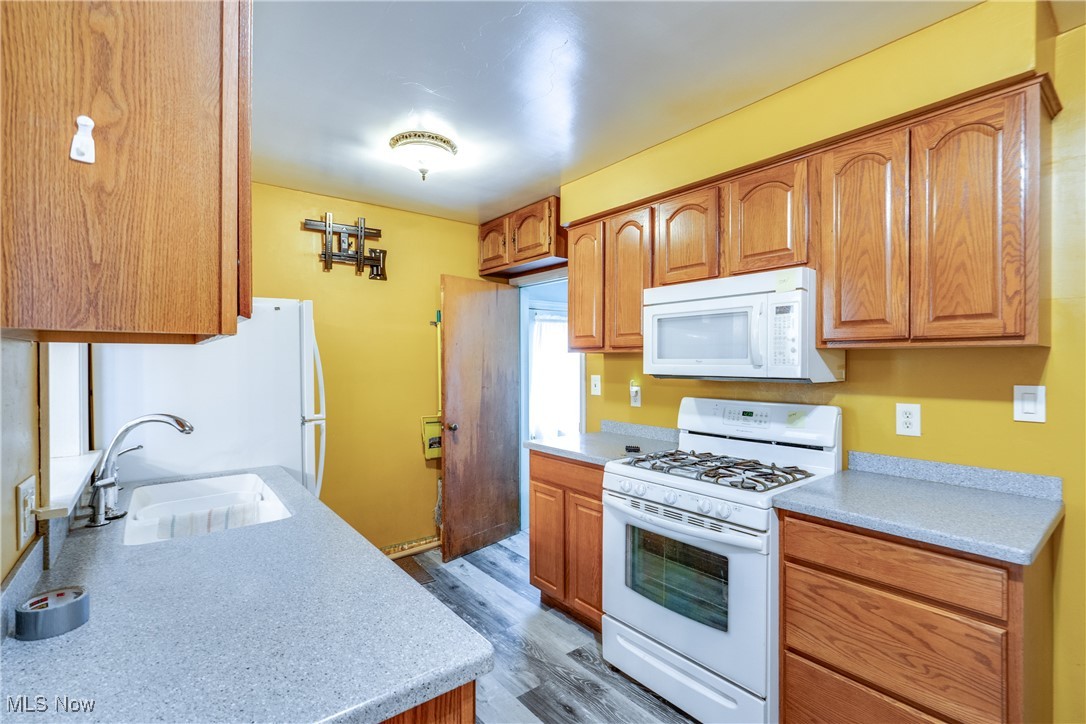 958 Carpenter Street, Akron, Ohio image 10