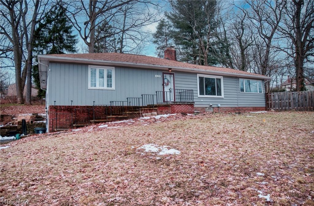 Photo of 428 Aqueduct Street, Akron, OH 44303 (MLS # 5183059)