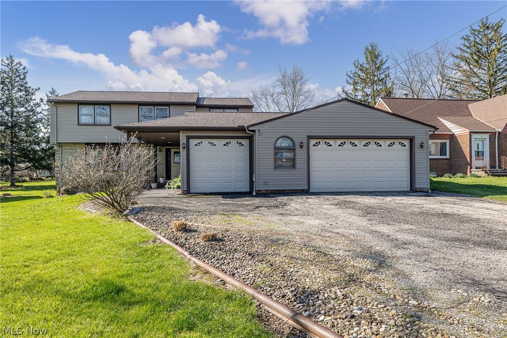 Photo of 490 Mapleview Drive, Seven Hills, OH 44131 (MLS # 5181100)