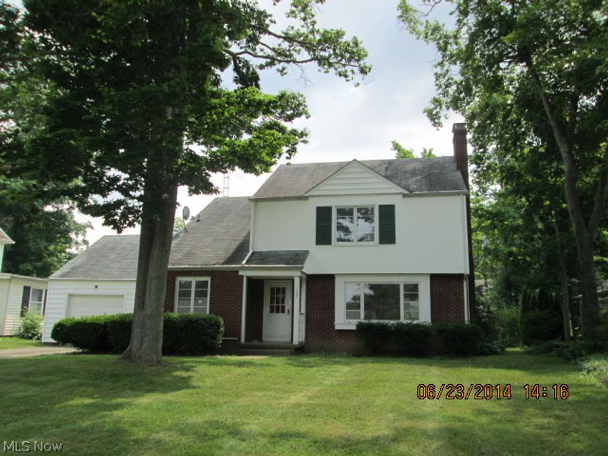 Large 3-4 bedroom home with 1 full & 1 half bath, dining area & breakfast nook.This is a Fannie Mae HomePath property.
