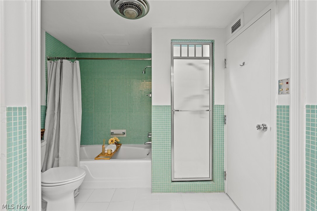 Carlton House Condo - Residential