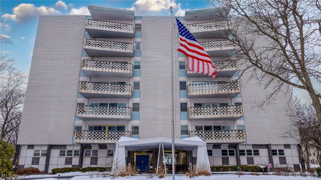 Photo of 275 N Portage Path #7B, Akron, OH 44303 (MLS # 5183818)