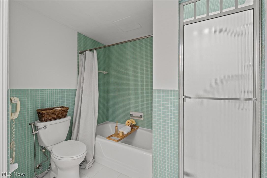 Carlton House Condo - Residential