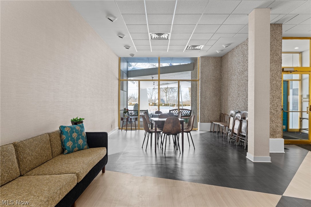 Carlton House Condo - Residential