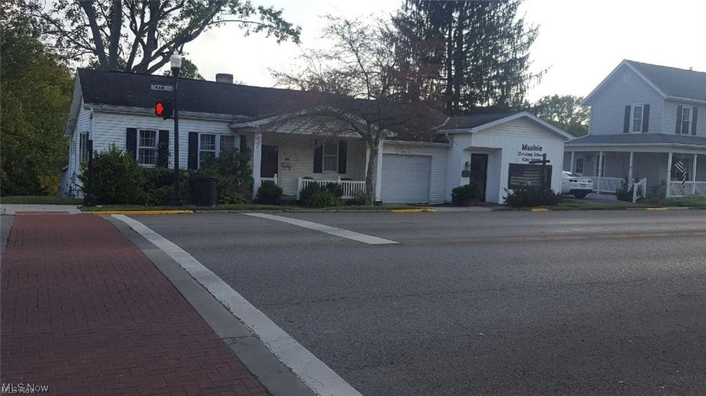 3 BR, 1.5 bath home with 1 car garage & basement. Great location on Main St in New Concord OH.
Includes house and 1 car garage. Does not include office space on other side of garage. $1500 per month and $1500 Security Deposit. Agent Owned.