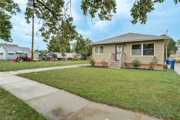 16110 SEVILLE RD, CLEVELAND, OH 44128 - Image 370a251d65f10dc4e932b0bae63662f2/127483503