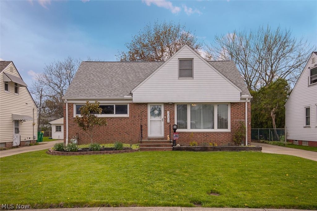 Photo of 30404 Oakdale Road, Willowick, OH 44095 (MLS # 5202201)