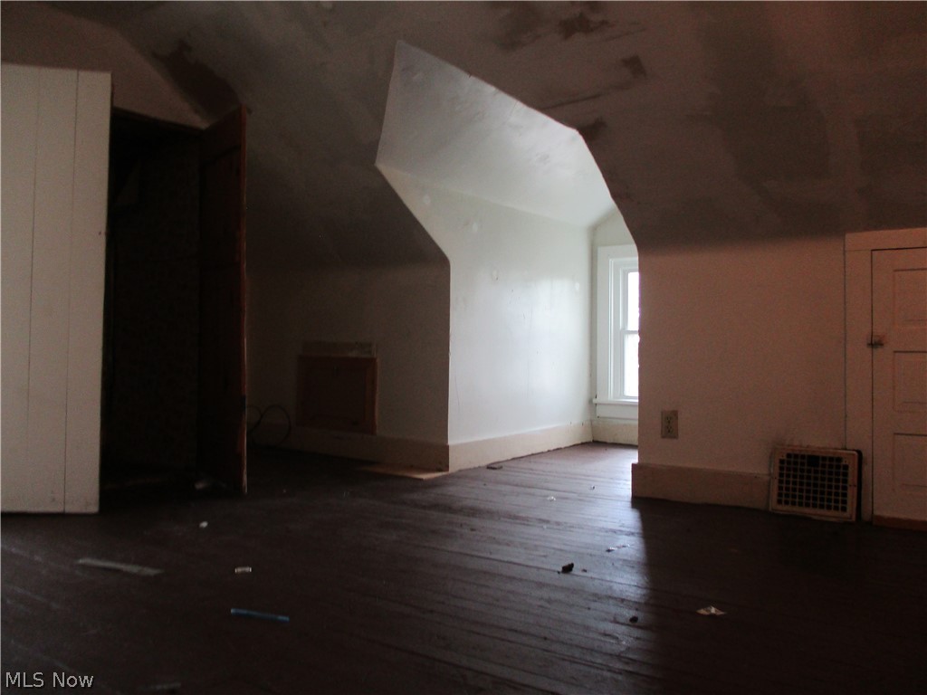 1057 Bloomfield Avenue, Akron, Ohio image 10