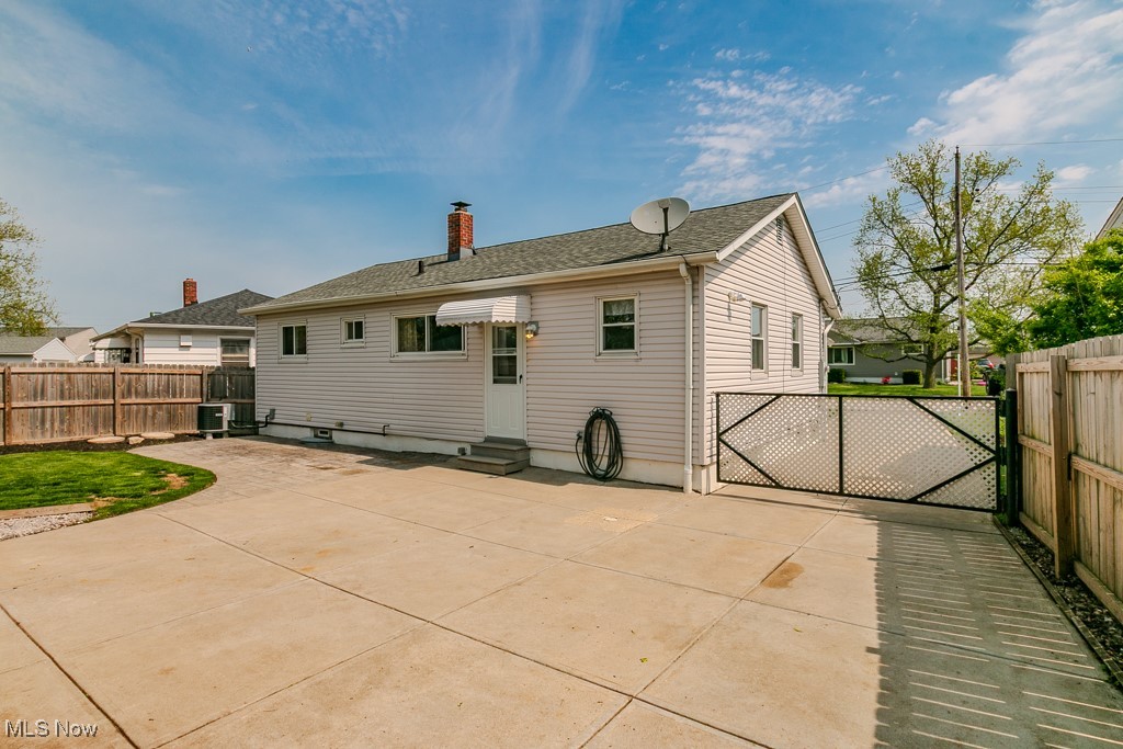 15435 Darke Boulevard, Brook Park, Ohio image 6