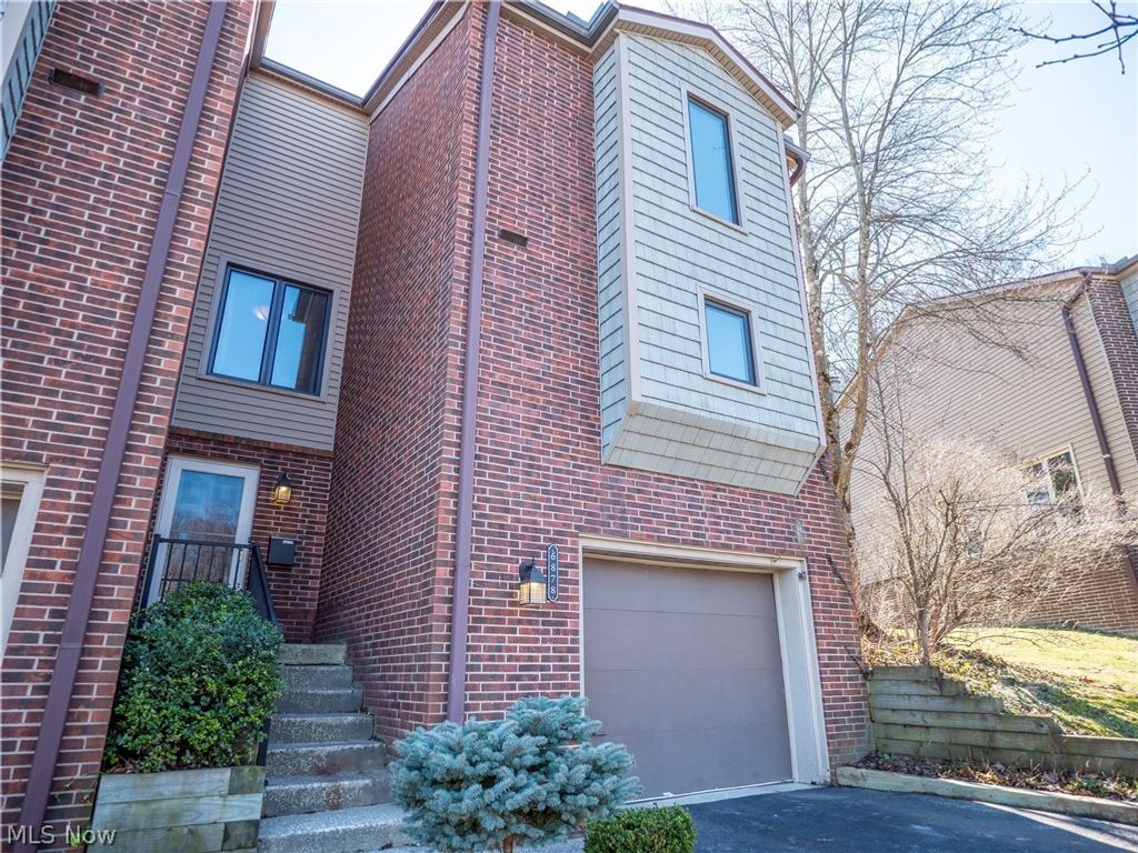 Photo of 6878 W Fitzwater Road #41, Brecksville, OH 44141 (MLS # 5194025)