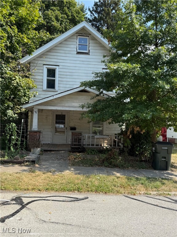Are you looking for your next investment property? Or looking for a fixer to turn into your dream home? Then look no further! This Wooster colonial comes with three bedrooms and 1.5 baths. The living room is spacious and has wood trim. Off the living room, you'll find the dining room with easy access to the kitchen that comes with appliances, and cabinet space. Completing the main floor is the 1/2 bath. Upstairs, you'll find three wonderfully sized bedrooms and a full bath. Outside, enjoy the front porch and the backyard. Additionally, the home is conveniently located near highways, the College of Wooster, and various amenities. Don't miss this fantastic opportunity; schedule your showing today!