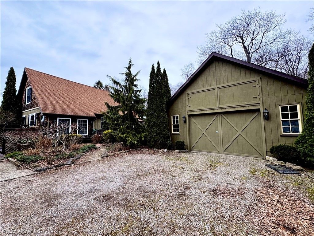 Photo of 600 Lakeview Avenue, Conneaut, OH 44030 (MLS # 5196317)