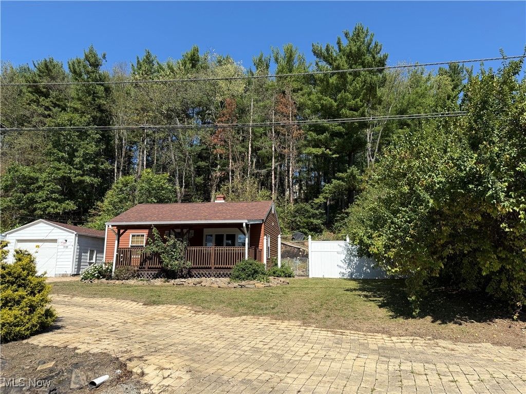 Photo of 978 Center Road, East Liverpool, OH 43920 (MLS # 5165251)
