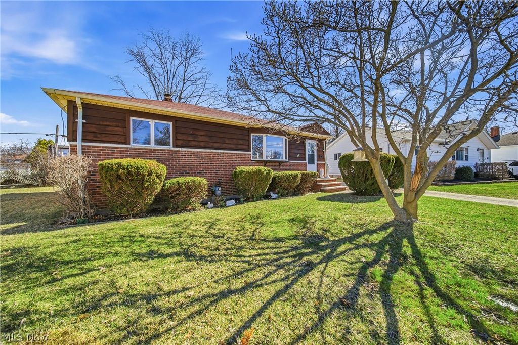 Photo of 459 Cole Plz, Willowick, OH 44095 (MLS # 5192336)