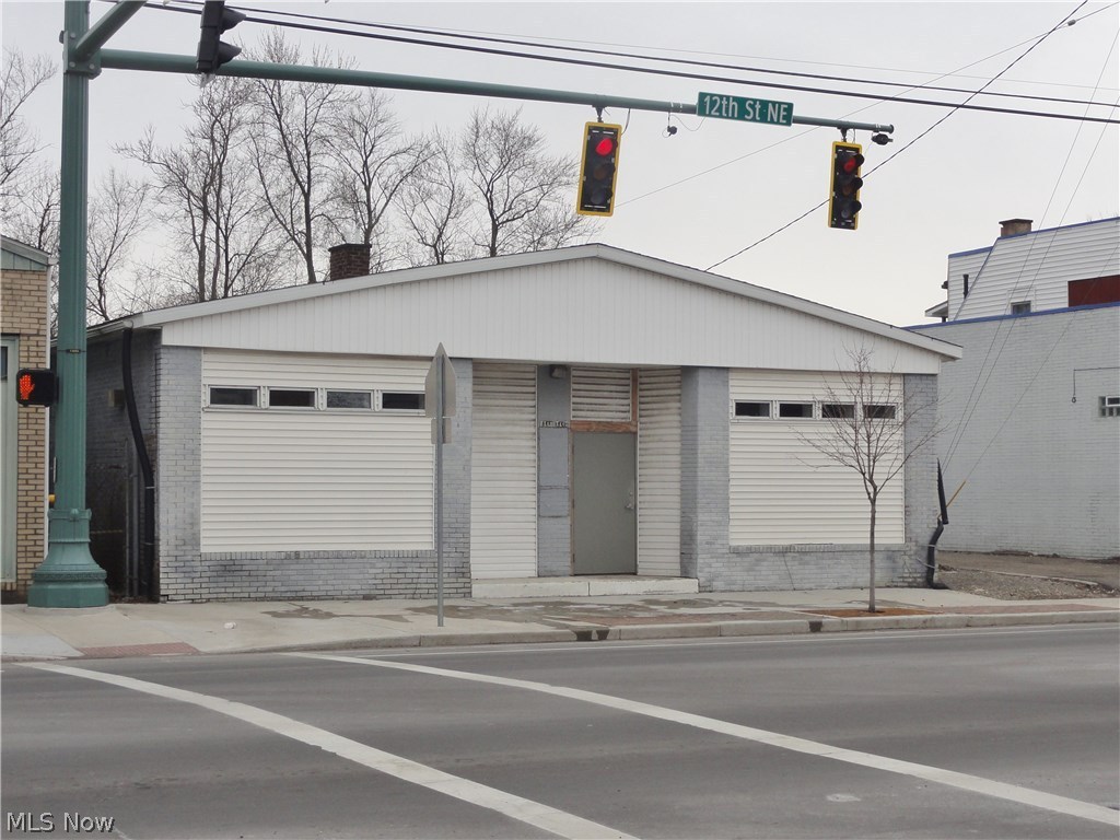2,498 sf freestanding brick building. Office/retail/warehouse. 12 ft. ceilings. Divided into 2 units. Each unit has it's own restroom, furnace and entrance. Could easily be converted back to single space. Full basement and 3-car garage. Newer furnace and central air. Parking in rear of building off alley. Good location for office/retail or storage space. Zoned B-3 "Commercial Business District". Call agent for uses. Building is also for lease.