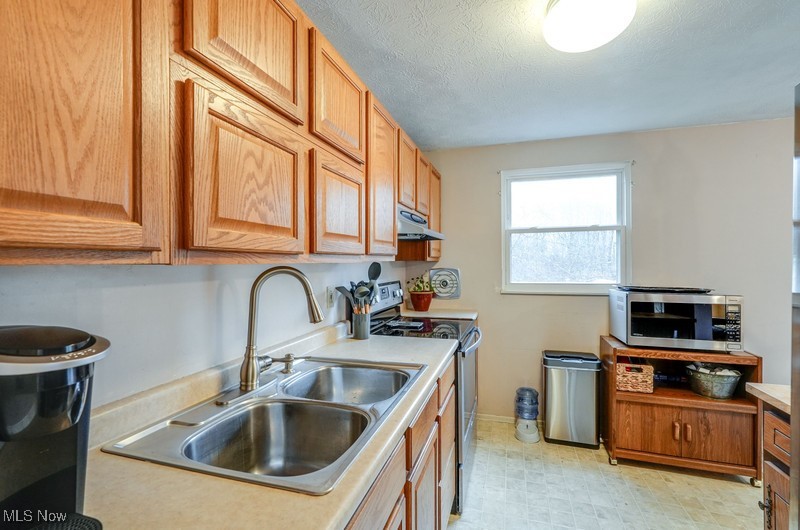 2831 Diana Lynn Drive, Stow, Ohio image 9