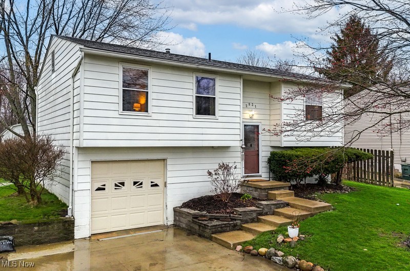 2831 Diana Lynn Drive, Stow, Ohio image 1