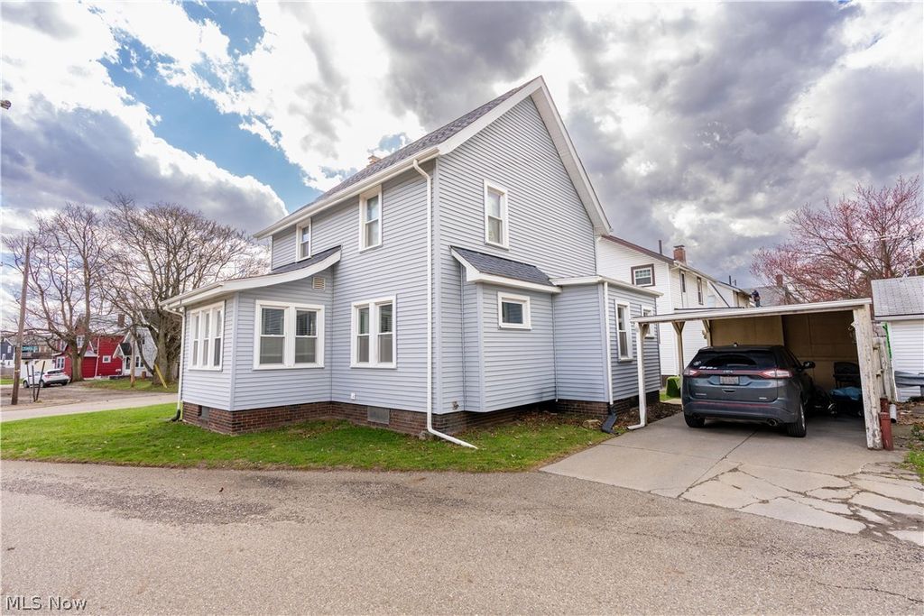 Photo of 1421 Ferndale Road NW, Canton, OH 44709 (MLS # 5193546)