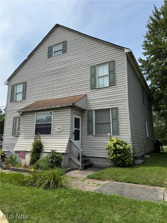 Looking for something cozy and ready to move into? This cute 1 bedroom apartment is just for you. Living Room, Kitchen, 1 bedroom and 1 bath. City of Niles, Niles City School District. Furnished with a gas stove and refrigerator. Off-street parking in the units private driveway. $500 per month plus all utilities. Utilities to be in Tenant's name at time of lease signing. Renters insurance required. $25 applicaiton fee.