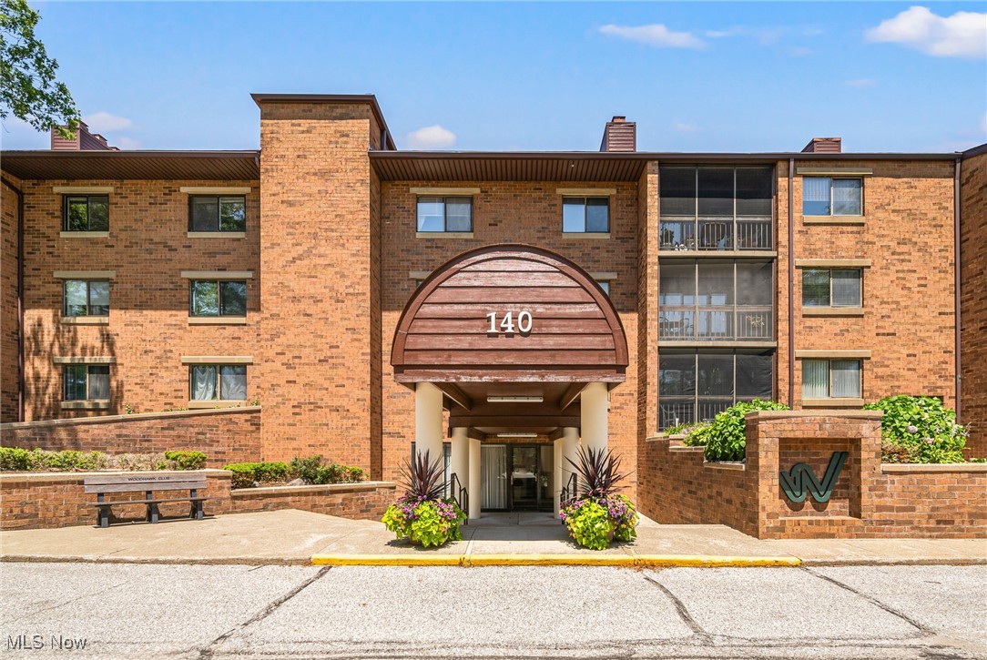 Woodhawk Club Condos - Residential