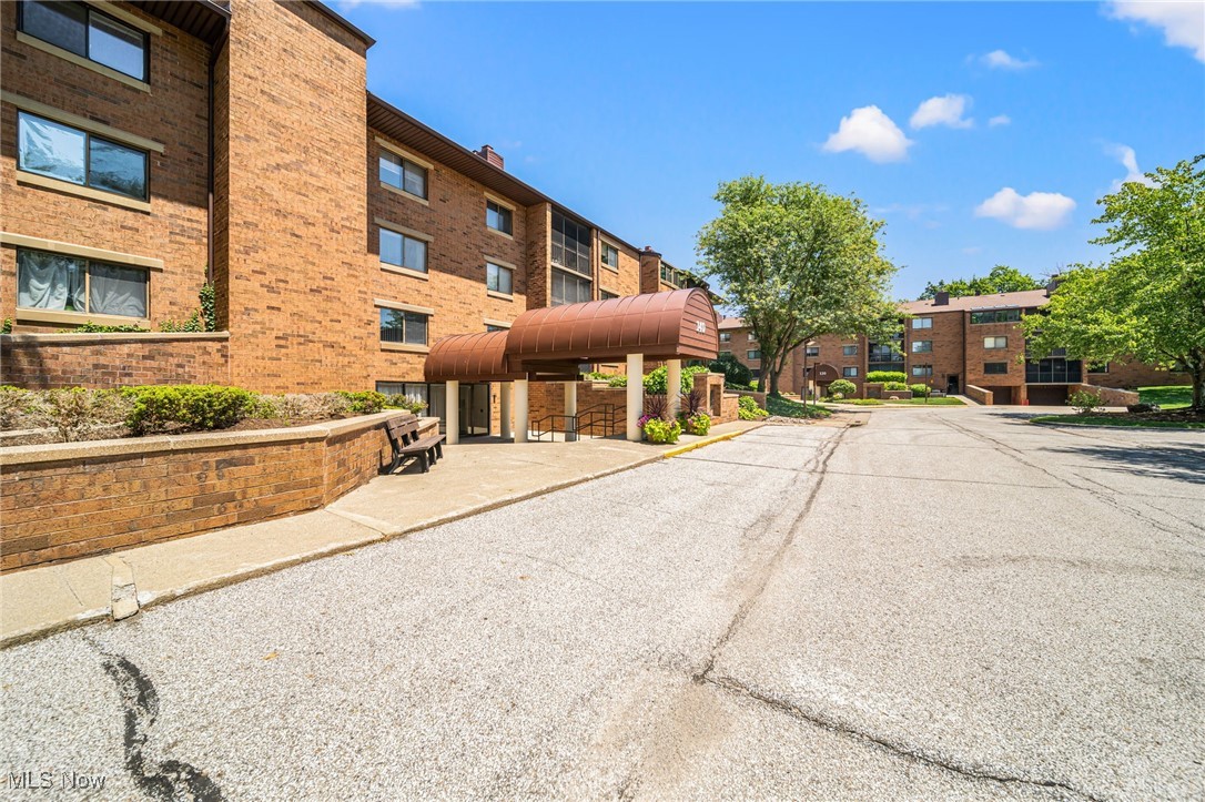 Woodhawk Club Condos - Residential