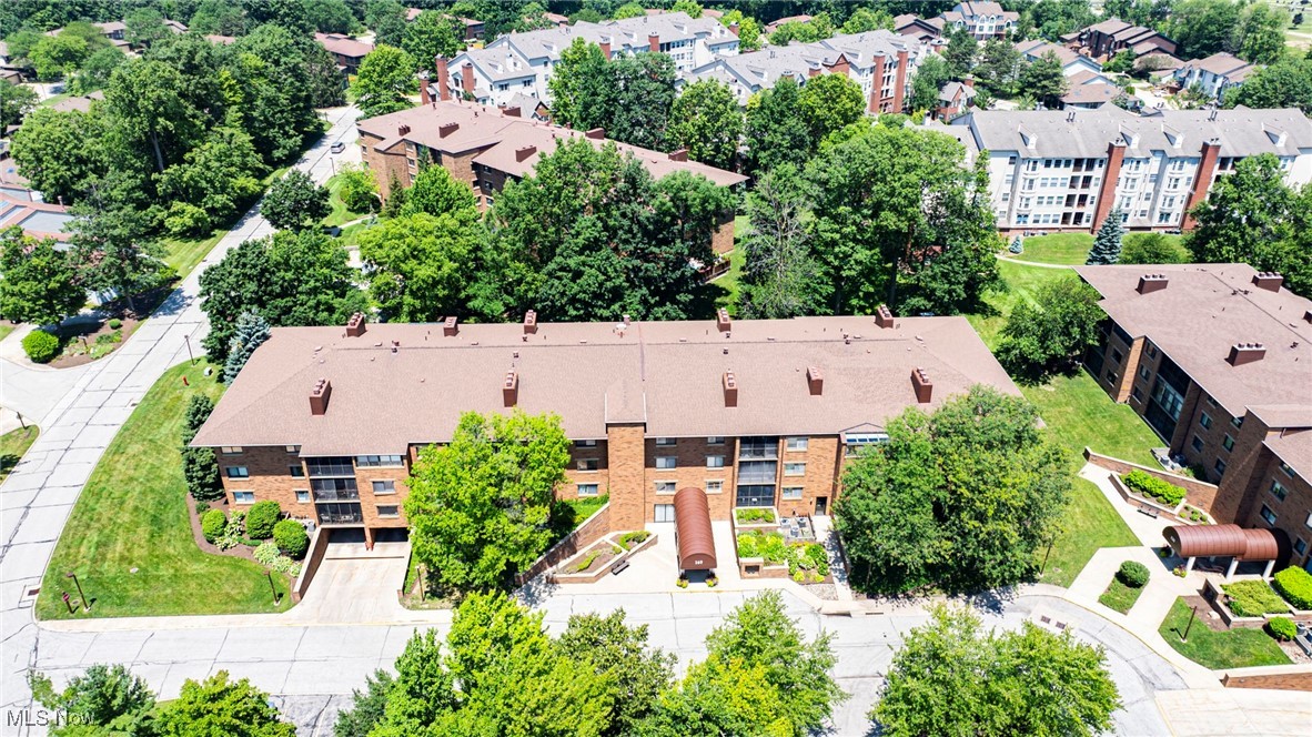 Woodhawk Club Condos - Residential