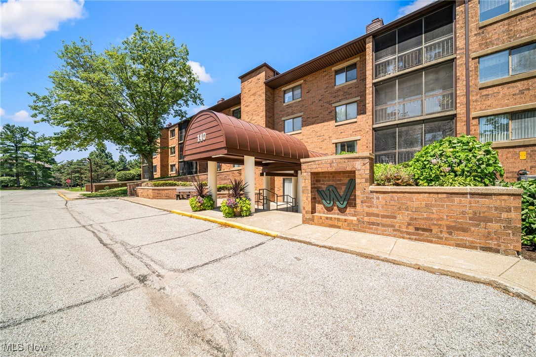 Woodhawk Club Condos - Residential