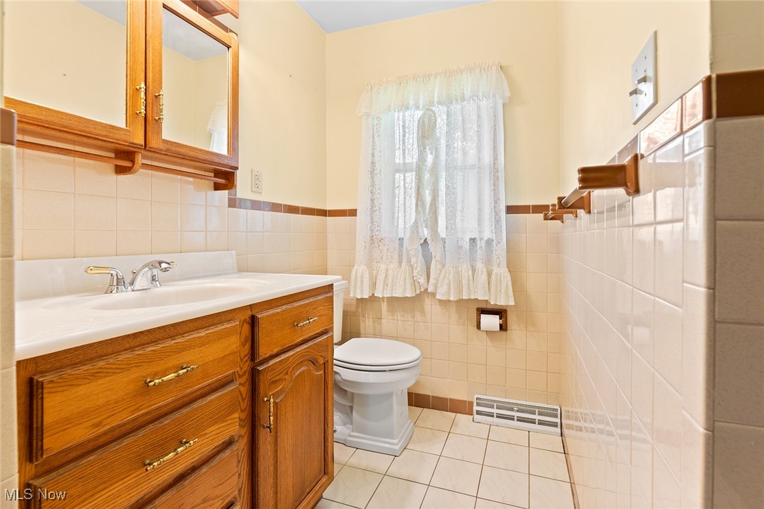 1592 Wilsonway Drive, Barberton, Ohio image 28
