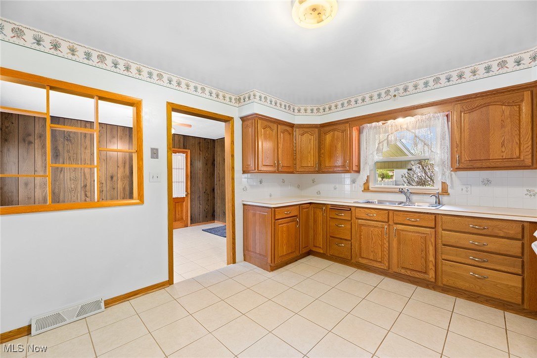 1592 Wilsonway Drive, Barberton, Ohio image 16