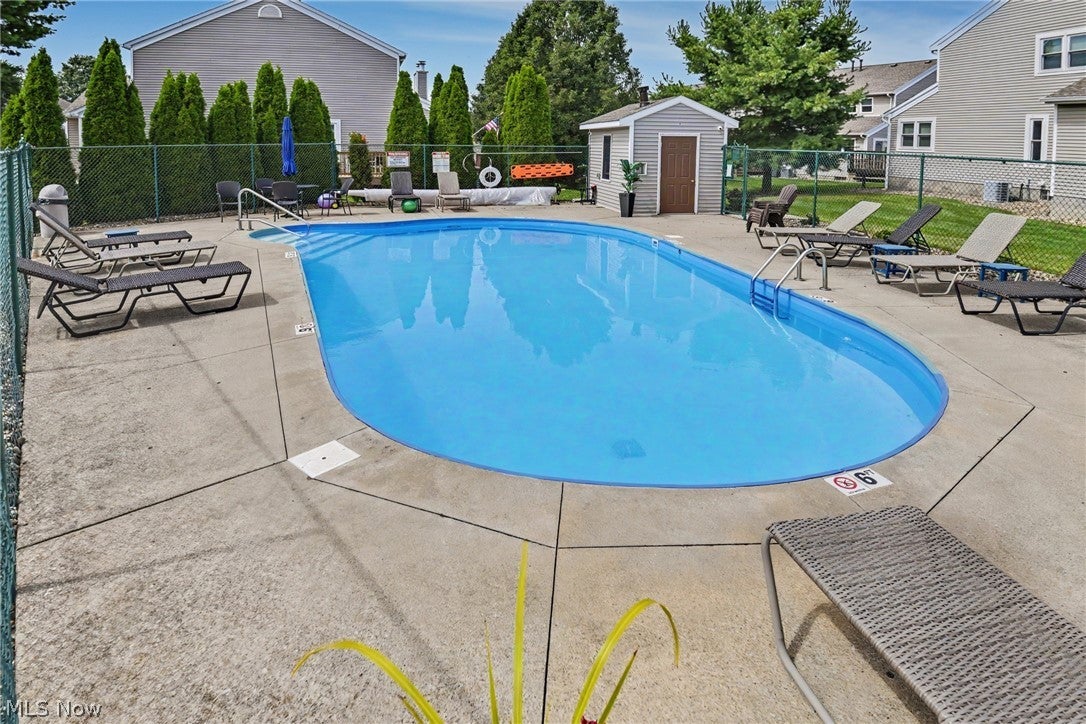 375 Pineview Drive NE