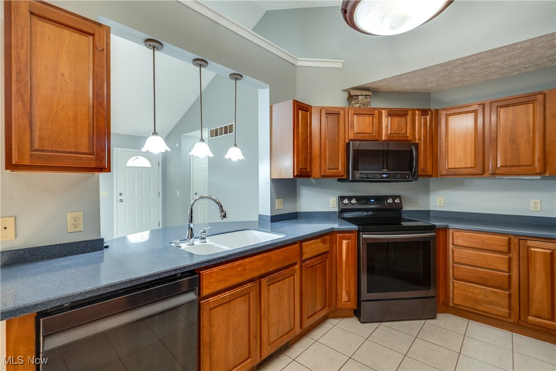2518 Cedar Creek Lane, Akron, Ohio image 18