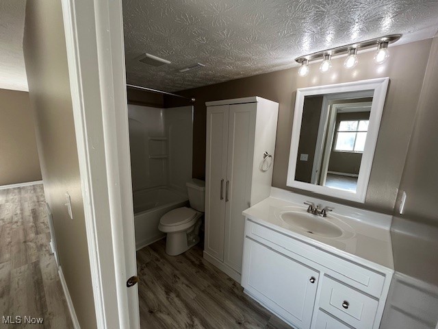 Inner Circle Condo - Residential