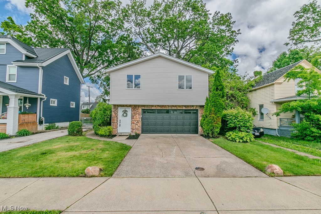 14920 Lanning Avenue, Lakewood, Ohio image 3