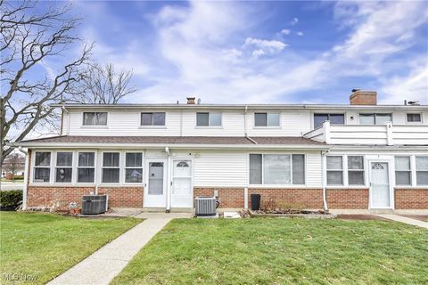 Tiny photo for 25400 Country Club Boulevard #2, North Olmsted, OH 44070 (MLS # 5178530)