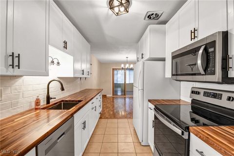 Tiny photo for 25400 Country Club Boulevard #2, North Olmsted, OH 44070 (MLS # 5178530)