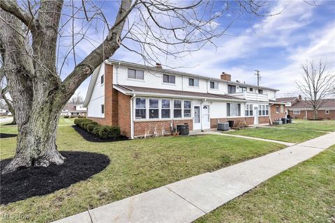 Tiny photo for 25400 Country Club Boulevard #2, North Olmsted, OH 44070 (MLS # 5178530)